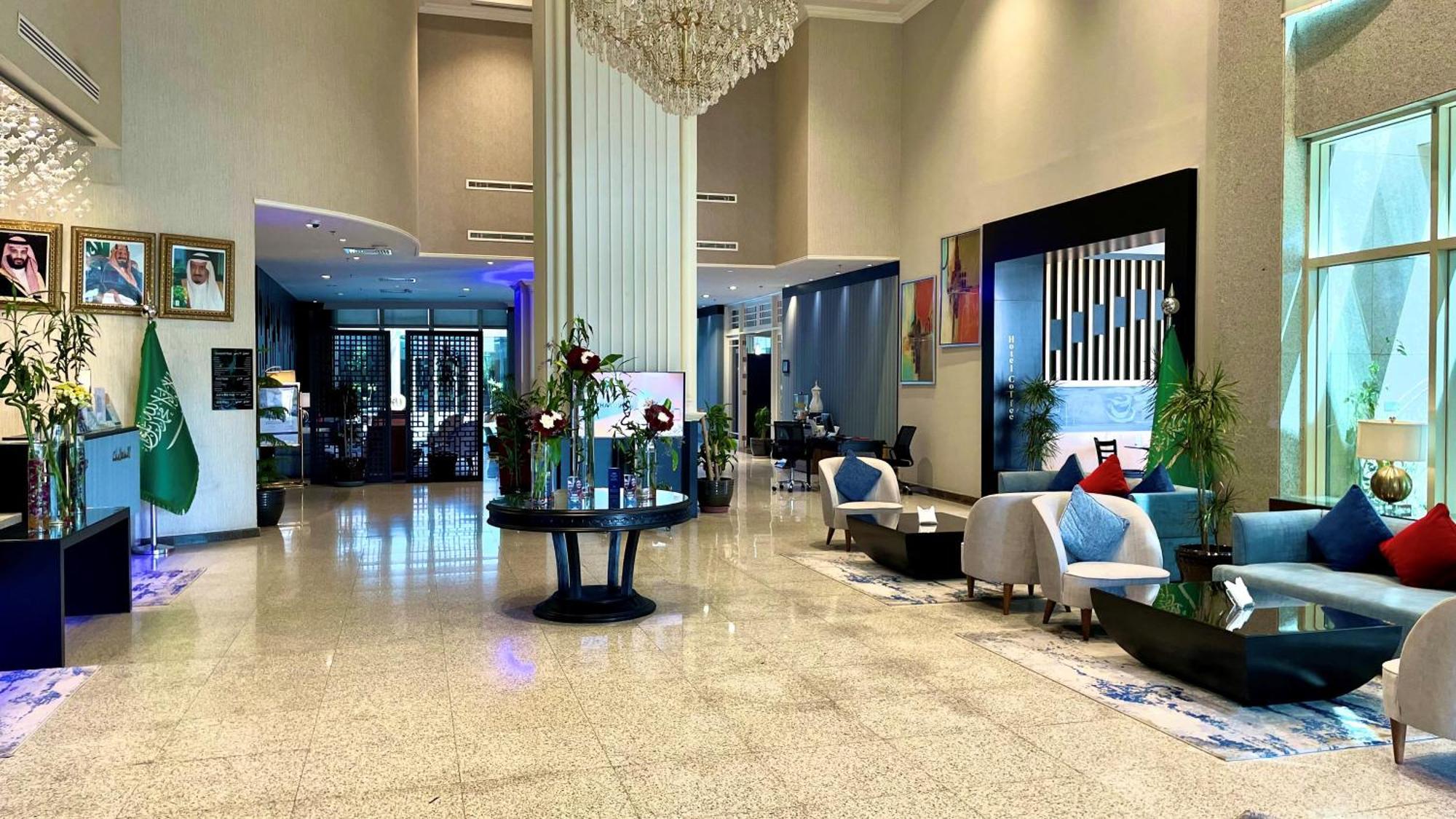 Ramada Hotel & Suites By Wyndham Al Qassim Al Bukayriah Exteriér fotografie Lobby
