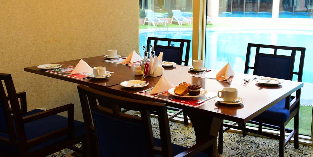 Ramada Hotel & Suites By Wyndham Al Qassim Al Bukayriah Exteriér fotografie A table set for afternoon tea